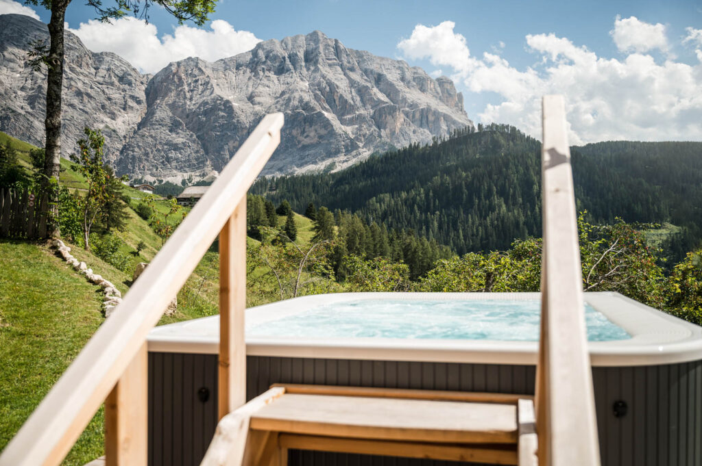 jacuzzi piscina idromassaggio esterna Mountain Lodge Ciurnadù La Val