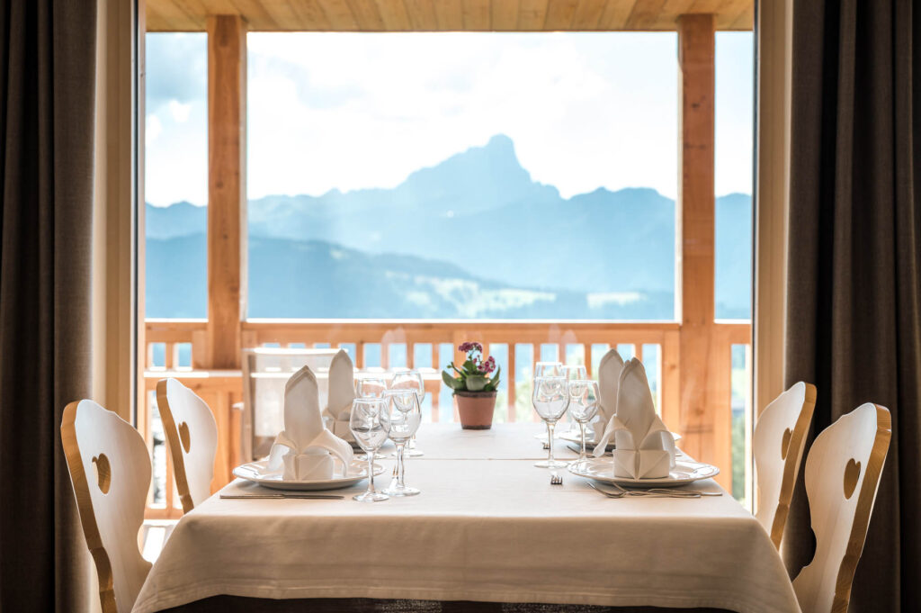 sala da pranzo stube panoramica Mountain Lodge Ciurnadù in Alta Badia